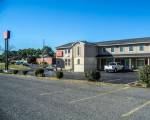 Econo Lodge Airport North Syracuse