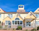 Days Inn & Suites by Wyndham Sugarland/Stafford