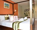 Nida Rooms Sriphoom Floral Gate