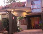 Buton Backpaker Lodge - Hostel