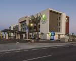 Holiday Inn Express & Suites Phoenix North - Happy Valley, an IHG Hotel