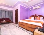 OYO 10384 Hotel Rajesh Palace