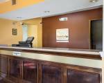 Econo Lodge Inn & Suites