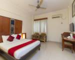 OYO 667 Hotel Vaishnavi Residency