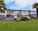 Clackamas Inn & Suites