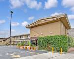 Super 8 by Wyndham Los Angeles-Culver City Area