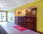 Econo Lodge Inn & Suites