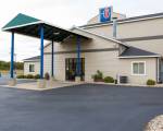 Motel 6 Baraboo, WI - Lake Delton