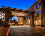 Best Western Plus Cascade Inn & Suites