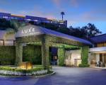 Luxe Sunset Boulevard Hotel