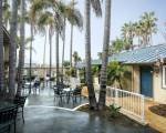 PB Surf Beachside Inn