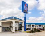 Motel 6 Seguin, TX