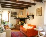 Beautiful private villa with WIFI, private pool, TV, pets allowed and parking, close to Arezzo