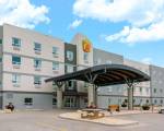 Super 8 by Wyndham Winnipeg East MB