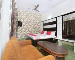 OYO 10376 Hotel Golden Inn