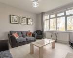 Modern 2 Bedroom Apartment in Morden