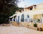 Villa Ampelaki (30 meters to the beach)