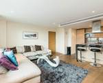 Luxury Modern 2BD Flat in Centre