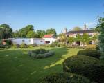 Secluded country house gem with swimming pool & tennis court