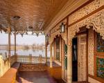 Shiraz Deluxe Houseboat